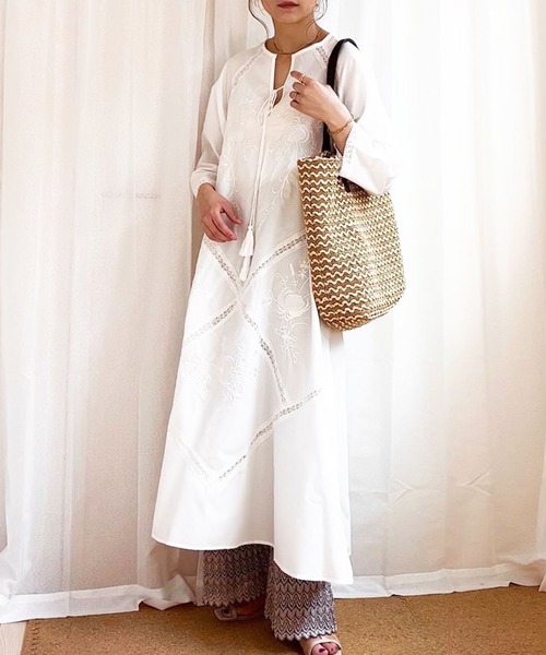 EPICKS(エピックス)の「ヴィンテージエスニックカフタンネックマキシワンピース(ワンピース・レディース・ホワイト・F)」の16枚目の写真