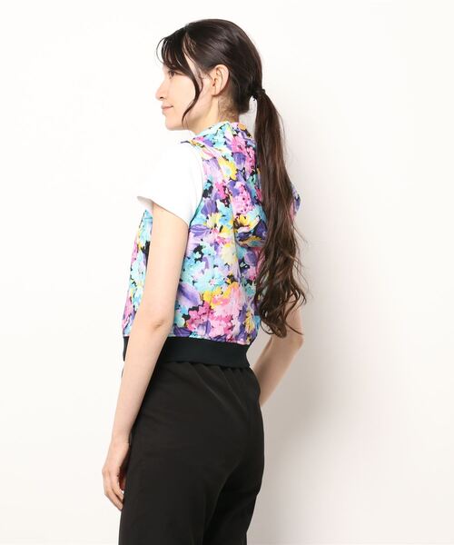 rienda suelta(リエンダスエルタ)の「《rienda suelta》SUMMER FLOWER1パーカーベスト ゴルフウエア(ベスト・レディース・レッド/ピンク・SMALL/MEDIUM)」の3枚目の写真