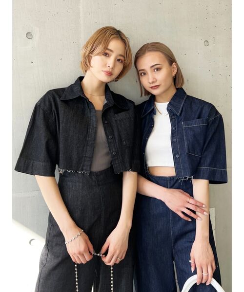 EMODA（エモダ）の「ヘムカットクロップスデニムシャツ（シャツ