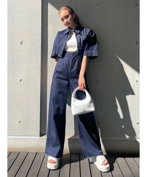 EMODA（エモダ）の「ヘムカットクロップスデニムシャツ（シャツ/ブラウス・レディース・ブラック/インディゴブルー/アイボリー・FREE）」の10枚目の写真