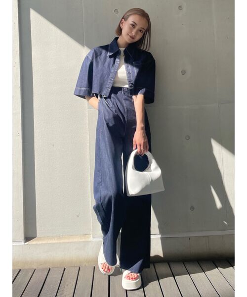 EMODA（エモダ）の「ヘムカットクロップスデニムシャツ（シャツ/ブラウス・レディース・ブラック/インディゴブルー/アイボリー・FREE）」の11枚目の写真