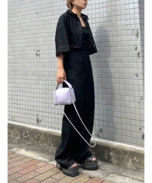 EMODA（エモダ）の「ヘムカットクロップスデニムシャツ（シャツ/ブラウス・レディース・ブラック/インディゴブルー/アイボリー・FREE）」の14枚目の写真