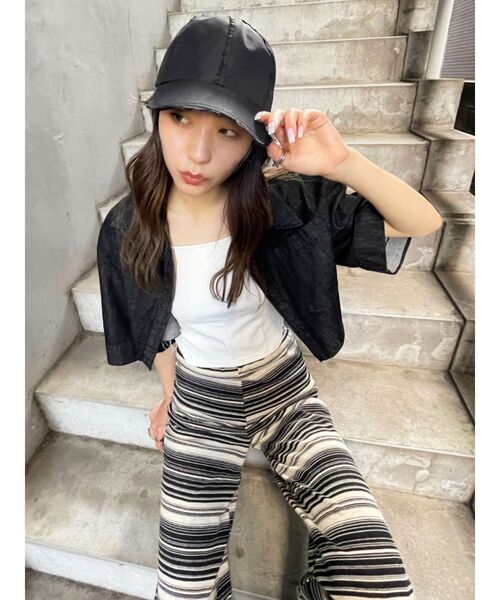 EMODA（エモダ）の「ヘムカットクロップスデニムシャツ（シャツ/ブラウス・レディース・ブラック/インディゴブルー/アイボリー・FREE）」の18枚目の写真