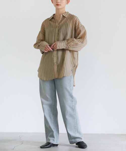 select MOCA（セレクトモカ）の「2022 AW シアーストライプビッグシャツ（シャツ/ブラウス・レディース・ブラウン/グリーン/アイボリー・FREE）」の4枚目の写真