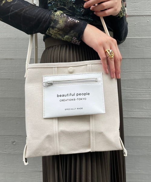 beautiful people(ビューティフルピープル)の「beautiful people lining logo pocket mini shoulder bag 7235611967(ショルダーバッグ・レディース・ホワイト/ブラック・FREE)」の3枚目の写真