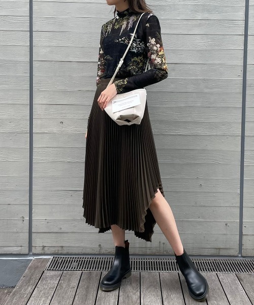 beautiful people(ビューティフルピープル)の「beautiful people lining logo pocket mini shoulder bag 7235611967(ショルダーバッグ・レディース・ホワイト/ブラック・FREE)」の6枚目の写真