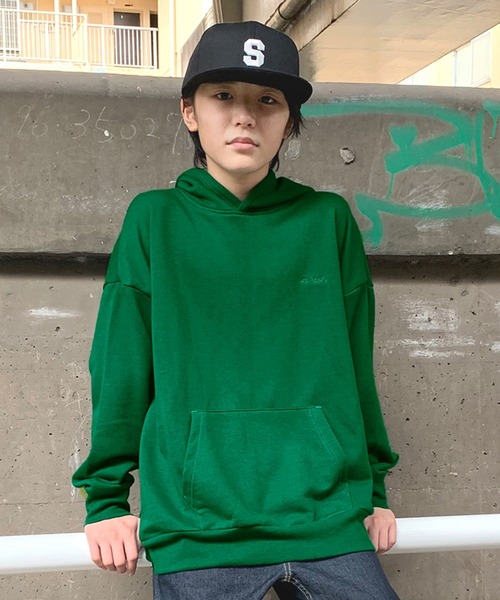 GLAZOS（グラソス）の「ワンポイント刺繍パーカービッグシルエット（パーカー・キッズ・グリーン/ベージュ/ブラック/パープル・150cm/160cm/170cm/140cm）」の16枚目の写真