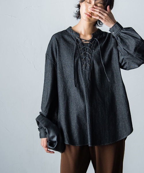 socolla（ソコラ）の「【socolla】デニムレースアップブラウス（シャツ/ブラウス・レディース・ブラック/ネイビー・M）」の2枚目の写真