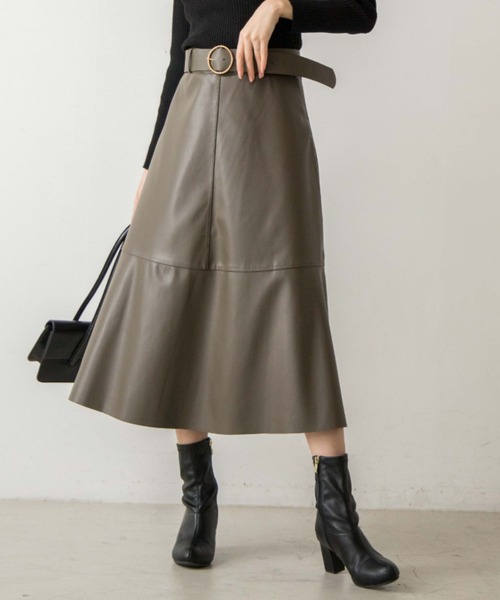 OLUPIC(オルピック)の「OLUPIC/【WEB限定】フェイクレザーフレアスカート(スカート・レディース・ブラウン/カーキ・FREE)」の1枚目の写真