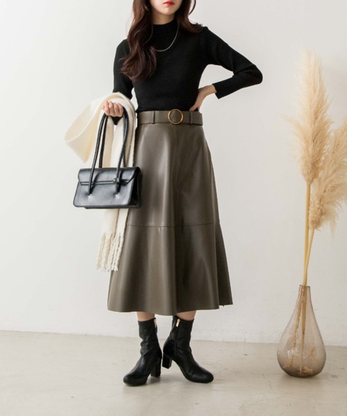 OLUPIC(オルピック)の「OLUPIC/【WEB限定】フェイクレザーフレアスカート(スカート・レディース・ブラウン/カーキ・FREE)」の8枚目の写真