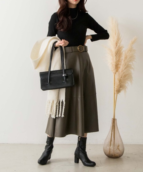 OLUPIC(オルピック)の「OLUPIC/【WEB限定】フェイクレザーフレアスカート(スカート・レディース・ブラウン/カーキ・FREE)」の9枚目の写真