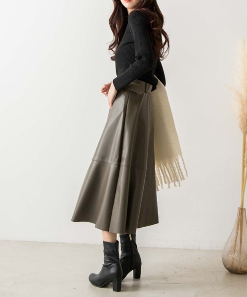 OLUPIC(オルピック)の「OLUPIC/【WEB限定】フェイクレザーフレアスカート(スカート・レディース・ブラウン/カーキ・FREE)」の10枚目の写真