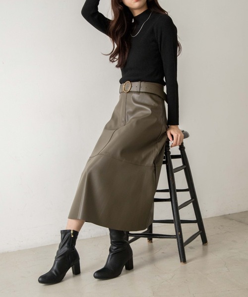 OLUPIC(オルピック)の「OLUPIC/【WEB限定】フェイクレザーフレアスカート(スカート・レディース・ブラウン/カーキ・FREE)」の11枚目の写真