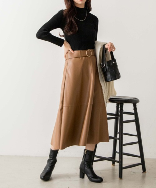 OLUPIC(オルピック)の「OLUPIC/【WEB限定】フェイクレザーフレアスカート(スカート・レディース・ブラウン/カーキ・FREE)」の4枚目の写真