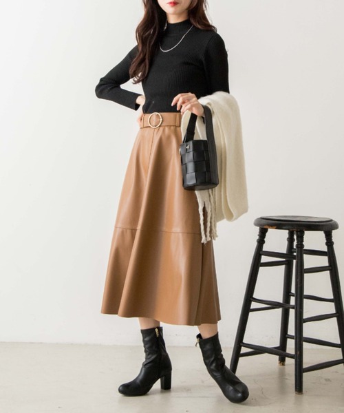 OLUPIC(オルピック)の「OLUPIC/【WEB限定】フェイクレザーフレアスカート(スカート・レディース・ブラウン/カーキ・FREE)」の3枚目の写真