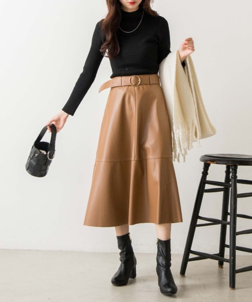 OLUPIC(オルピック)の「OLUPIC/【WEB限定】フェイクレザーフレアスカート(スカート・レディース・ブラウン/カーキ・FREE)」の5枚目の写真