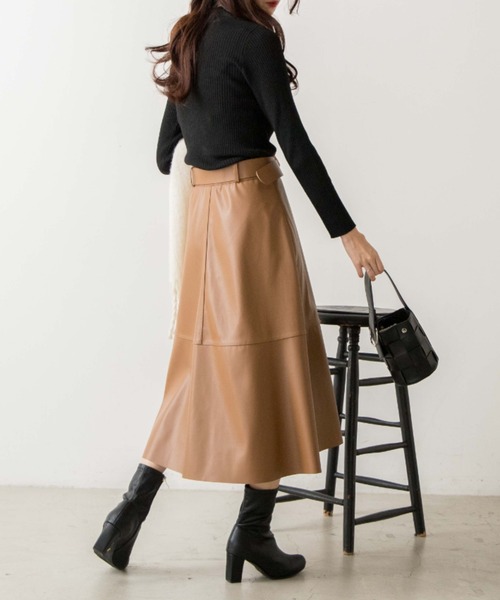 OLUPIC(オルピック)の「OLUPIC/【WEB限定】フェイクレザーフレアスカート(スカート・レディース・ブラウン/カーキ・FREE)」の6枚目の写真