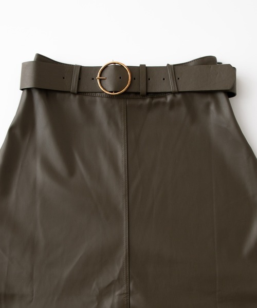 OLUPIC(オルピック)の「OLUPIC/【WEB限定】フェイクレザーフレアスカート(スカート・レディース・ブラウン/カーキ・FREE)」の16枚目の写真