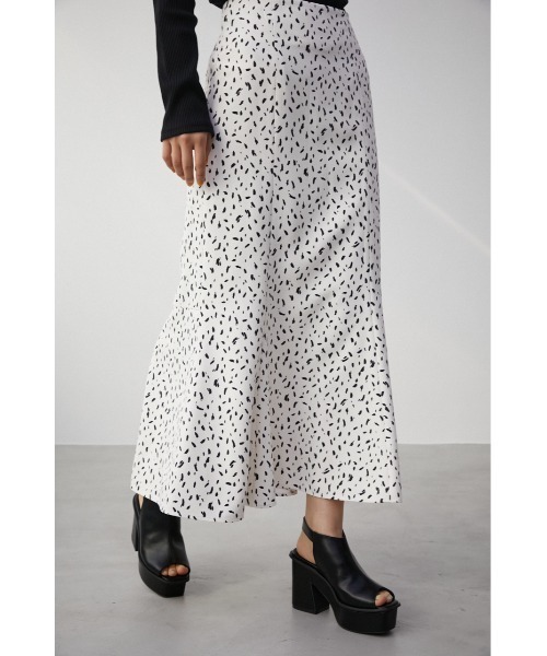 AZUL by moussy(アズールバイマウジー)の「SLENDER MERMAID SKIRT/スレンダーマーメイドスカート(スカート・レディース・ホワイト系その他/ブラック系その他/ブラック・SMALL/MEDIUM)」の5枚目の写真