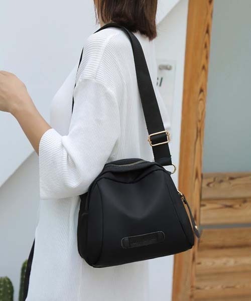 gossip!ロサンゼルス(ゴシップロサンゼルス)の「オーバーサイズ超軽量ナイロンショルダーバッグ(ショルダーバッグ・レディース・ブラック/グリーン/ピンク・FREE)」の6枚目の写真