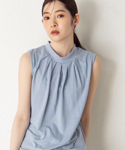 MILLION CARATS(ミリオンカラッツ)の「【ReBasic】襟ぐりのタックが女性らしく、リラクシーながらきちんと見えを叶えてくれるフロントタックノースリーブカットソー(Tシャツ/カットソー・レディース・サックスブルー/オフホワイト/ベージュ/ブラック・MEDIUM/LARGE)」の4枚目の写真