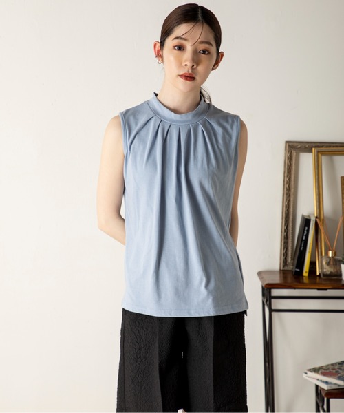 MILLION CARATS(ミリオンカラッツ)の「【ReBasic】襟ぐりのタックが女性らしく、リラクシーながらきちんと見えを叶えてくれるフロントタックノースリーブカットソー(Tシャツ/カットソー・レディース・サックスブルー/オフホワイト/ベージュ/ブラック・MEDIUM/LARGE)」の5枚目の写真