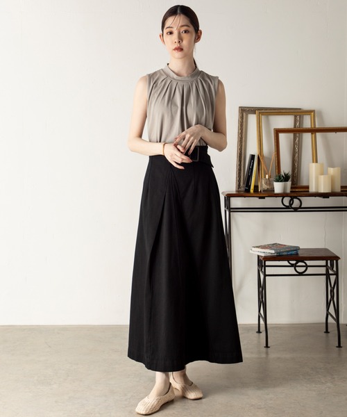 MILLION CARATS(ミリオンカラッツ)の「【ReBasic】襟ぐりのタックが女性らしく、リラクシーながらきちんと見えを叶えてくれるフロントタックノースリーブカットソー(Tシャツ/カットソー・レディース・サックスブルー/オフホワイト/ベージュ/ブラック・MEDIUM/LARGE)」の15枚目の写真