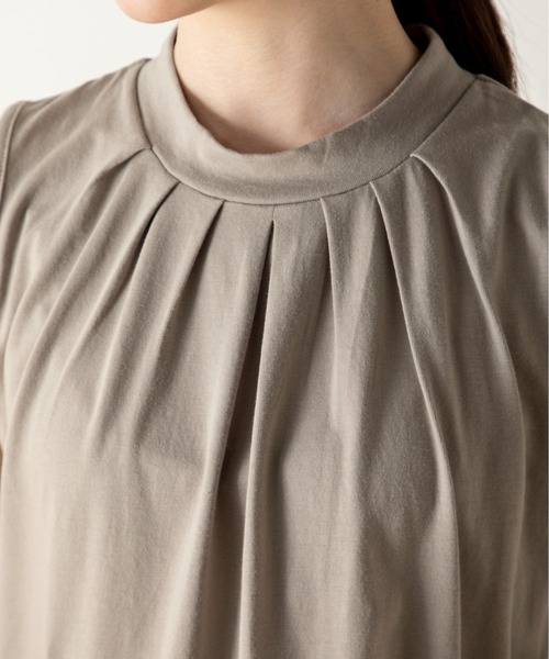 MILLION CARATS(ミリオンカラッツ)の「【ReBasic】襟ぐりのタックが女性らしく、リラクシーながらきちんと見えを叶えてくれるフロントタックノースリーブカットソー(Tシャツ/カットソー・レディース・サックスブルー/オフホワイト/ベージュ/ブラック・MEDIUM/LARGE)」の16枚目の写真