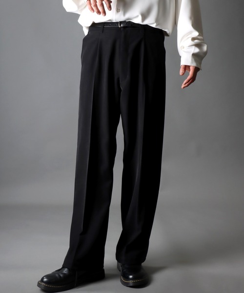 SITRY（シトリー）の「loose tapered tuck wide Pants/ルーズ テーパード タック ワイドパンツ（スラックス・メンズ・ブラック/オフホワイト・M/L）」の2枚目の写真