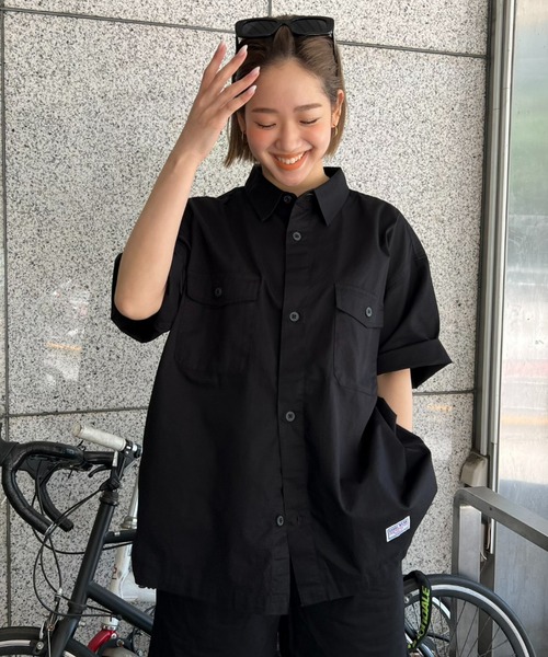 RODEO CROWNS WIDE BOWL(ロデオクラウンズワイドボウル)の「SHARE S/S BIG シャツ(シャツ/ブラウス・レディース・ブラック/アイボリー/カーキ/ブルー系その他・FREE)」の2枚目の写真