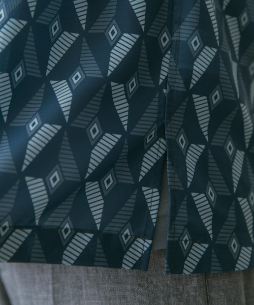 URBAN RESEARCH DOORS（アーバンリサーチドアーズ）の「『イージーケア』ジオメトリック オープンカラーシャツ（シャツ/ブラウス・メンズ・チャコールグレー/ブルー/カーキ・MEDIUM/LARGE）」の18枚目の写真