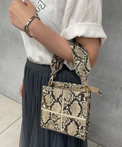 cache cache（カシュ カシュ）の「cache cache/クロスはぎ2WAYショルダー（ハンドバッグ・レディース・ブラック/カーキ/ベージュ・FREE）」の16枚目の写真