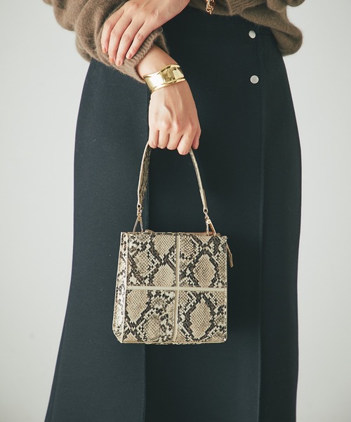 cache cache（カシュ カシュ）の「cache cache/クロスはぎ2WAYショルダー（ハンドバッグ・レディース・ブラック/カーキ/ベージュ・FREE）」の8枚目の写真