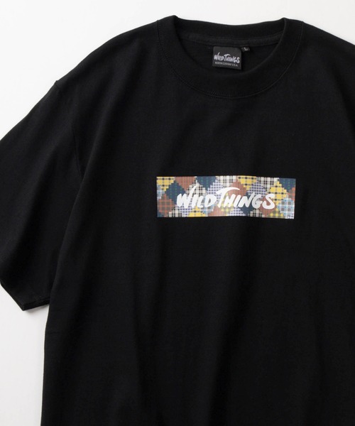 WILD THINGS(ワイルドシングス)の「【WILD THINGS/ワイルドシングス】ブランドロゴ ボックスロゴ プリントTシャツ/ 半袖Tシャツ/BOX LOGO T-SHIRT/ビッグシルエット(Tシャツ/カットソー・メンズ・グリーン/ホワイト/ベージュ/ブラック・M/L)」の1枚目の写真