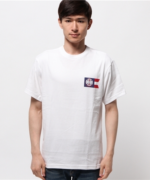 INDEPENDENT(インディペンデント)の「INDEPENDENT / FLAG FILL Tシャツ(Tシャツ/カットソー・メンズ・ホワイト・SMALL/MEDIUM)」の1枚目の写真