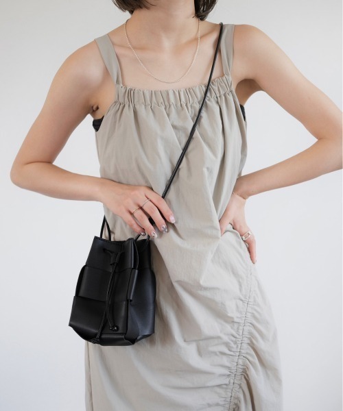 Reurie'(レウリィ)の「イントレチャートショルダーバッグ / intrecciato shoulder bag(ショルダーバッグ・レディース・ブラック/アイボリー・FREE)」の4枚目の写真