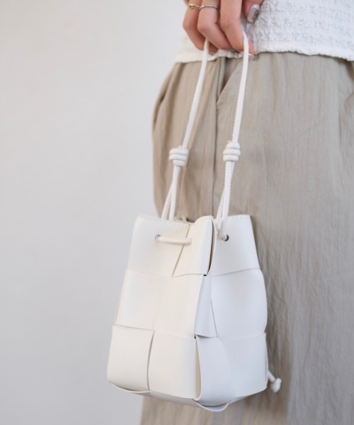 Reurie'(レウリィ)の「イントレチャートショルダーバッグ / intrecciato shoulder bag(ショルダーバッグ・レディース・ブラック/アイボリー・FREE)」の13枚目の写真