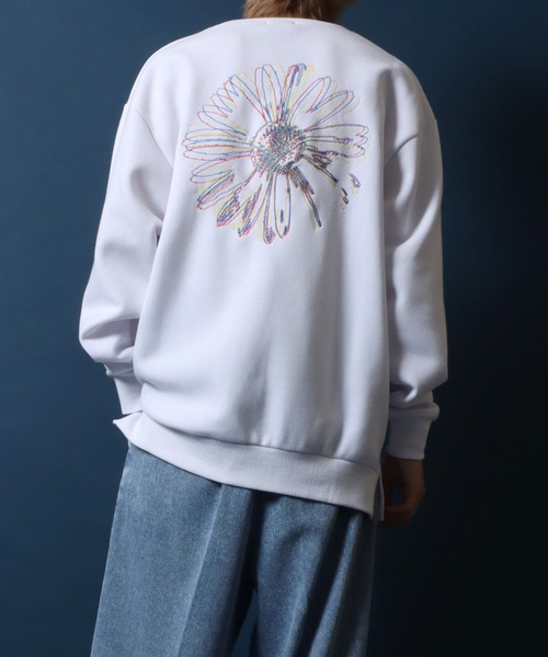 ANPAS(アンパス)の「Fleece Lining Flower Embroidery Oversized Sweatshirt/裏起毛 フラワー 刺繍 オーバーサイズ スウェット トップス トレーナー メンズ(スウェット・メンズ・ホワイト系その他/ブラック系その他2/ブラック系その他・M/L)」の4枚目の写真