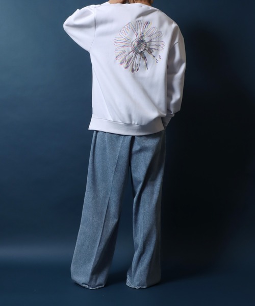 ANPAS(アンパス)の「Fleece Lining Flower Embroidery Oversized Sweatshirt/裏起毛 フラワー 刺繍 オーバーサイズ スウェット トップス トレーナー メンズ(スウェット・メンズ・ホワイト系その他/ブラック系その他2/ブラック系その他・M/L)」の6枚目の写真