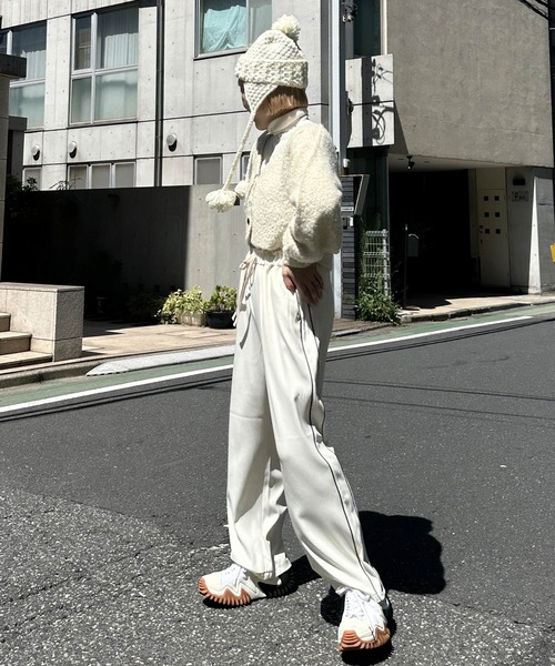 w closet(ダブルクローゼット)の「【Alley】ポンポンニット帽(ニットキャップ/ビーニー・レディース・ブラック/ピンク/アイボリー・FREE)」の4枚目の写真