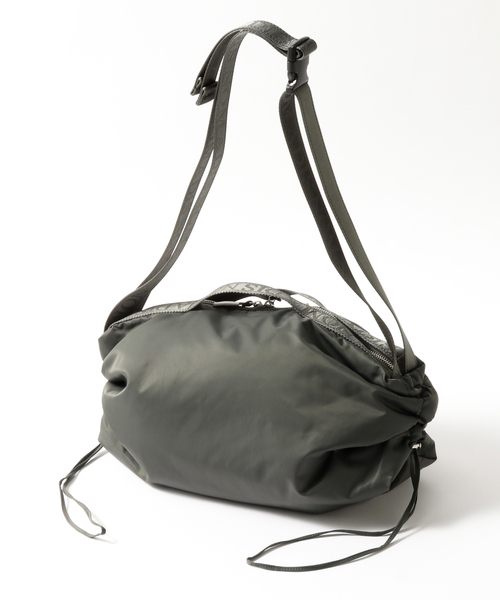 EDIFICE(エディフィス)の「【NOMADIS / ノマディス】BOY ナイロンショルダーBAG(ショルダーバッグ・メンズ・チャコールグレー/ブラック・FREE)」の16枚目の写真