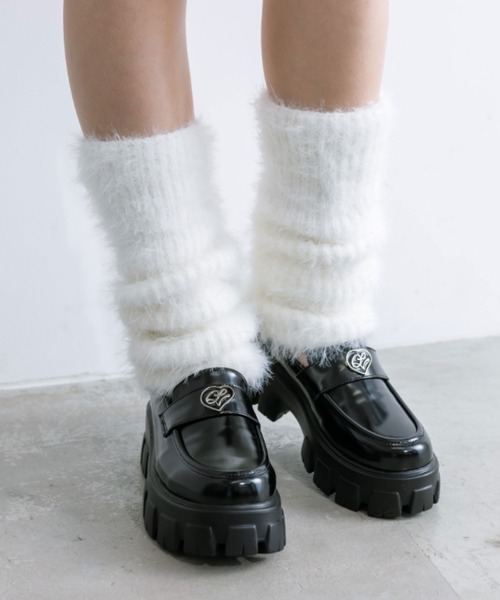 OLIVE des OLIVE(オリーブデオリーブ)の「OLエンブレム付きローファー 1032130120(ローファー・レディース・ブラック系その他/ブラック・MEDIUM/LARGE/SMALL)」の5枚目の写真