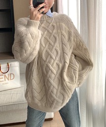 ケーブル編みニット