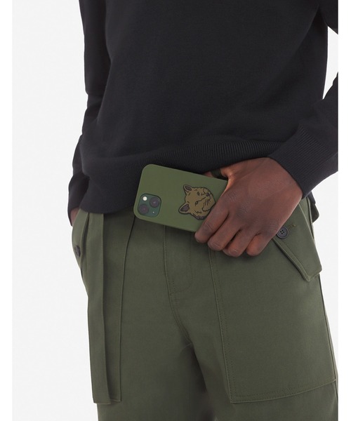 Maison Kitsune(メゾンキツネ)の「FOX HEAD IPHONE CASE(スマホケース/カバー・メンズ・カーキ・iPhone 14)」の4枚目の写真