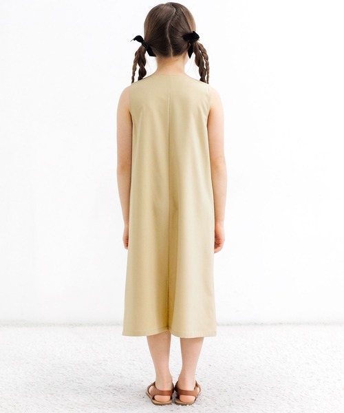 Bee des Bee（ビーデスビー）の「Vネックノースリーブワンピース（ワンピース・キッズ・ブラック/ベージュ・110cm/120cm/130cm/140cm/150cm/100cm）」の6枚目の写真