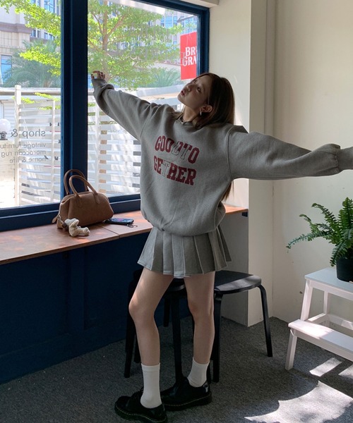meJane(ミージェーン)の「ロゴスウェットトレーナー×BOXプリーツ風ミニスカート 裏起毛セットアップ(セットアップ・レディース・グレー・S/M)」の20枚目の写真