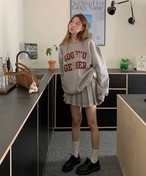 meJane(ミージェーン)の「ロゴスウェットトレーナー×BOXプリーツ風ミニスカート 裏起毛セットアップ(セットアップ・レディース・グレー・S/M)」の17枚目の写真