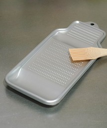 HIGHTIDE（ハイタイド）の「松野屋 アルマイト理想おろし金（キッチンツール）」