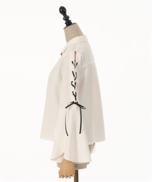 axes femme POETIQUE(アクシーズファムポエティック)の「ブローチ付フレアスリーブブラウス(シャツ/ブラウス・レディース・ブラック/グレー/キナリ・MEDIUM)」の5枚目の写真