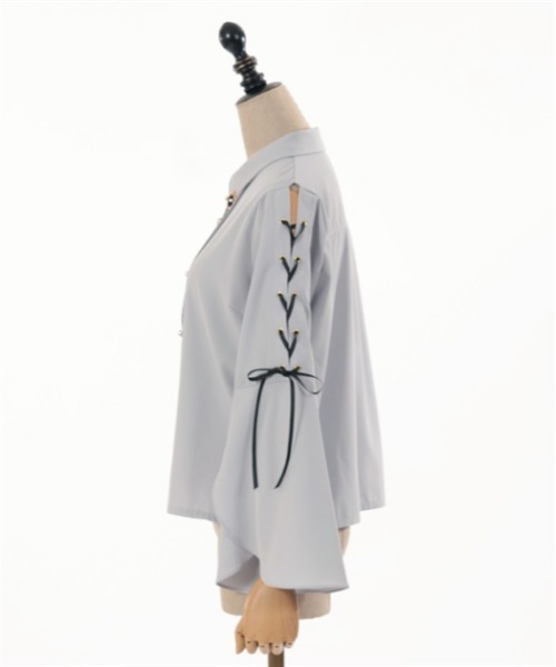 axes femme POETIQUE(アクシーズファムポエティック)の「ブローチ付フレアスリーブブラウス(シャツ/ブラウス・レディース・ブラック/グレー/キナリ・MEDIUM)」の15枚目の写真